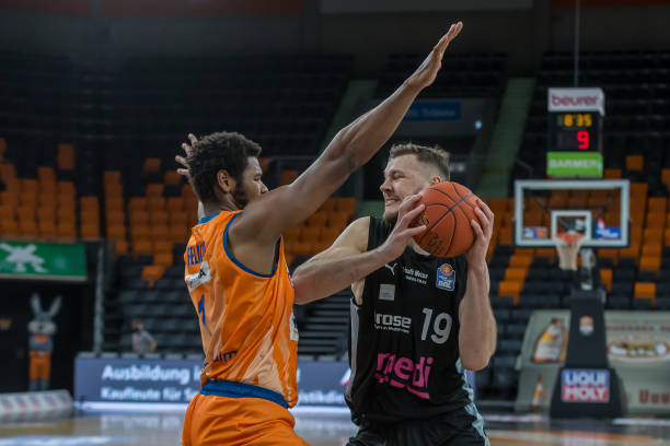 除了三位巨 除了三位巨