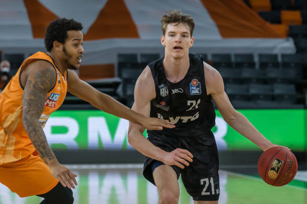 经验丰富的 经验丰富的