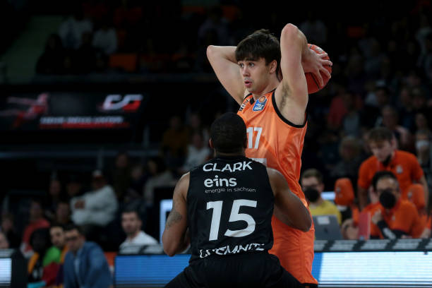 然而面对皇 然而面对皇