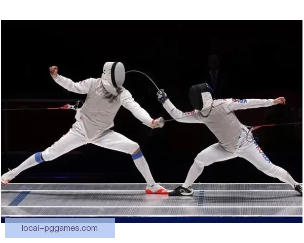 击剑比赛风采：优雅剑姿斗艺精 挑战高手见真章