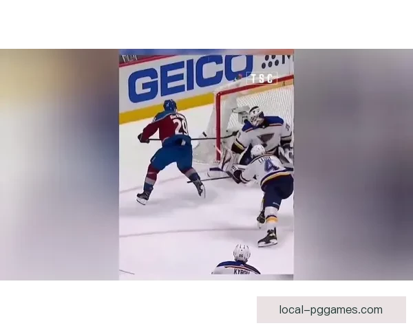 火花四溅！冰球赛场再掀热潮