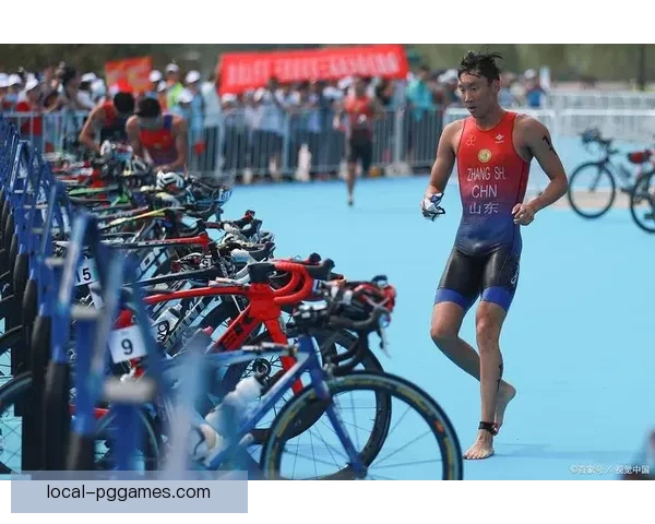 铁人三项联赛：力与美的极限挑战