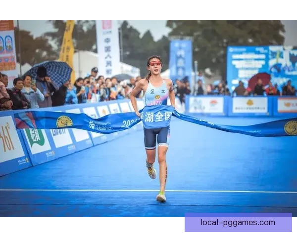 铁人三项冠军：挑战极限，征服自我